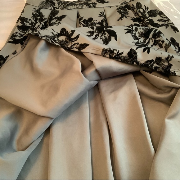 Faith & Joy Pleated Skirt Grey Silver Black Jacquard Pattern Size M - Picture 6 of 10